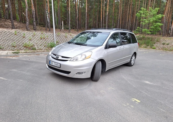 Toyota Sienna cena 32855 przebieg: 305000, rok produkcji 2007 z Warszawa małe 106